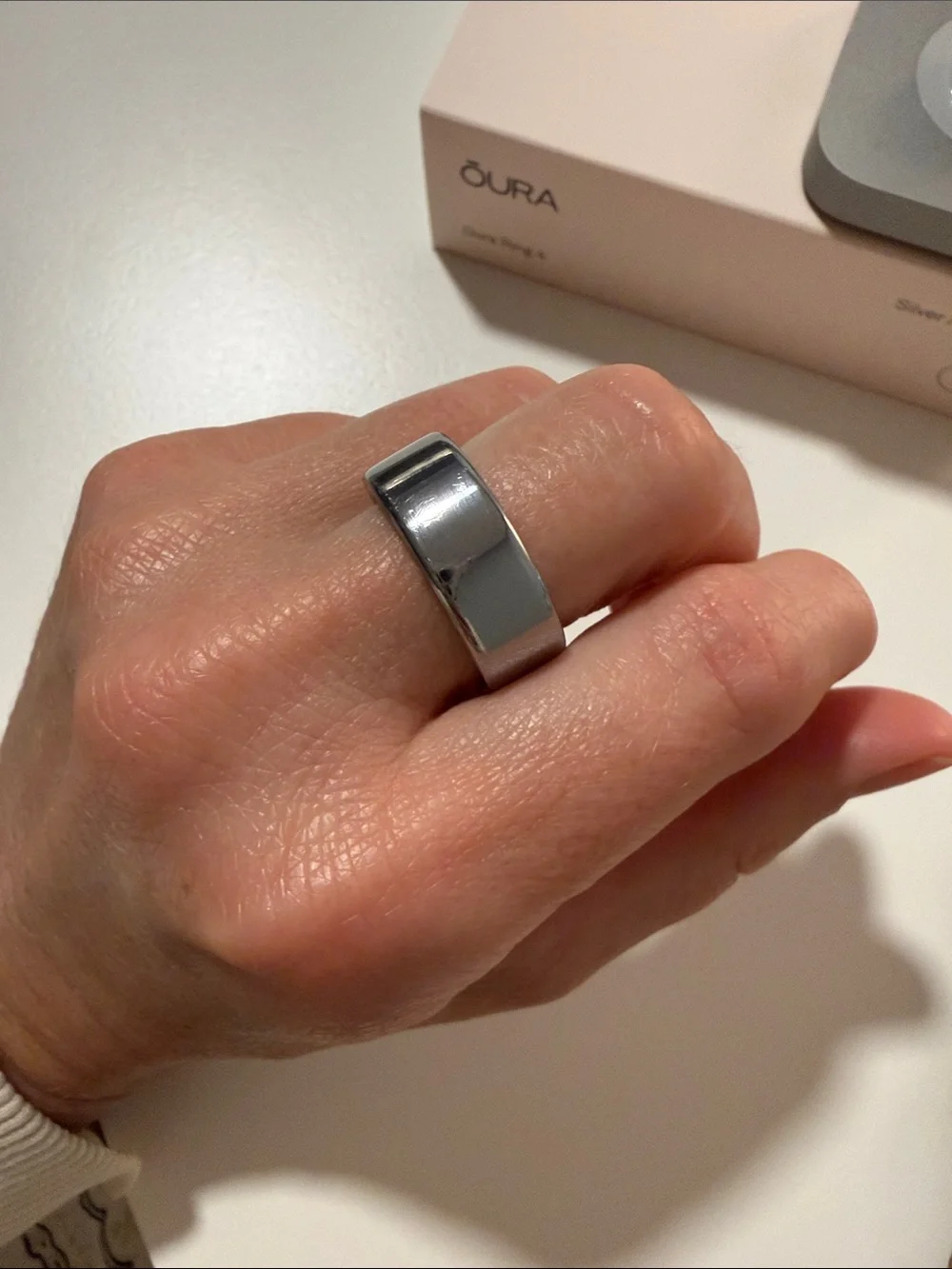 Oura Ring 4 (Silver) Metallic Smart Ring size 7